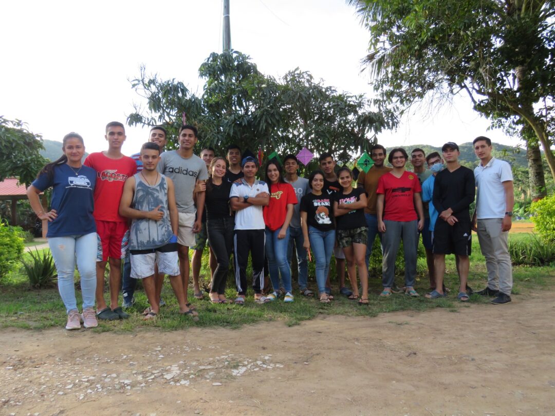 Jóvenes universitarios que le apuestan al desarrollo local