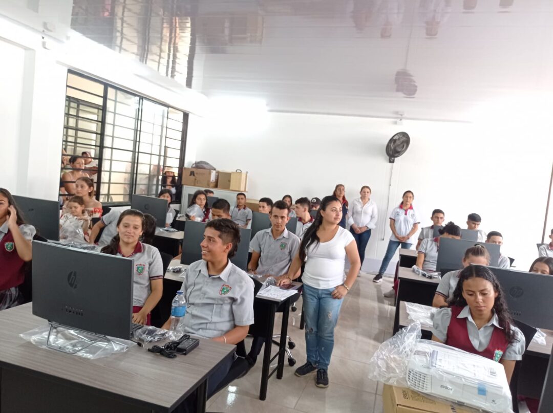 La educación de la mano de las herramientas tecnológicas, una oportunidad para los jóvenes de la zona rural de Hacarí