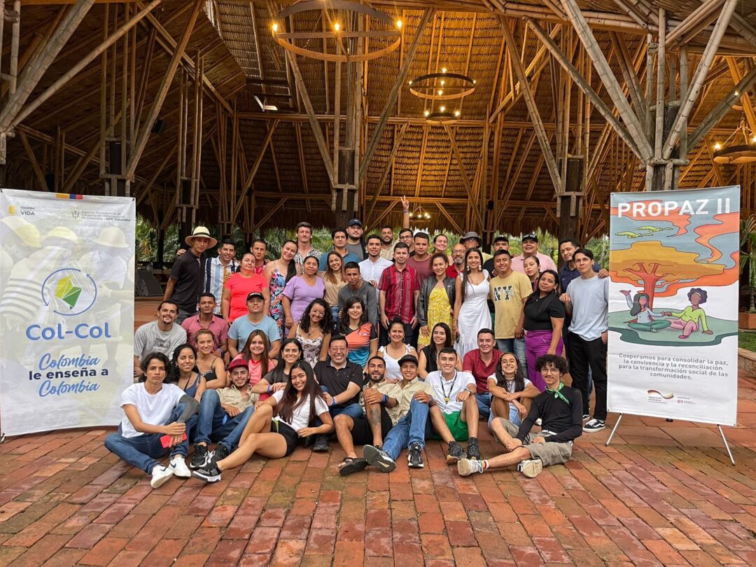 Col – Col, Colombia enseña a Colombia